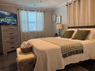 Private 1BR Retreat 10 Min to UT, Downtown, and Hospitals - 1