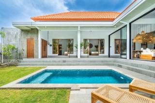 The R Villa Samalas - 4BR Pool Retreat in Pererenan - 9