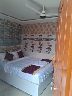 Sri Lingam Residency -2km from temple 10 feet to girivalam path - 2