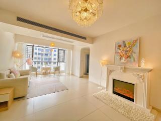 SmileNest Downtown 3 Beds for 6-10 Guests Attraction Ticket Service to Mountain Ideal for Families Group Stays - 7