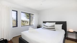 Great Views, Easy Walk To Beach and Bay In Bush Setting - 2