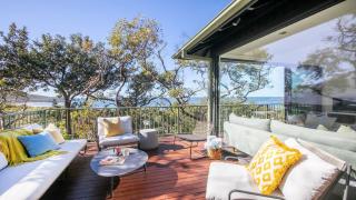 Great Views, Easy Walk To Beach and Bay In Bush Setting - 0