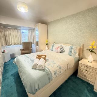 The RS Inn Homestay Premium Rooms With Parking Birmingham - 1