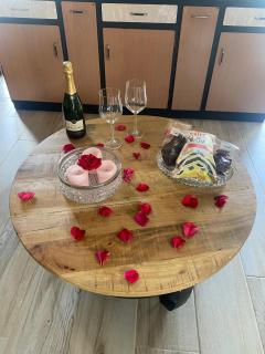 Suite romantique & spa Prova - Love room - Rétroprojecteur Netflix - 6