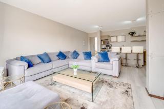 Modern 3-bedroom Ground Floor Apartment in Fourways Sandton - 8