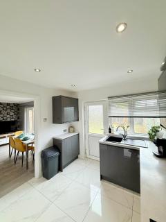 Home in between Bath and Bristol - Sleeps 9 guests - Keynsham - 8