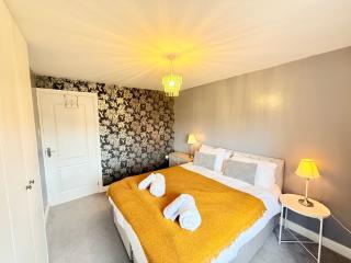 Home in between Bath and Bristol - Sleeps 9 guests - 3