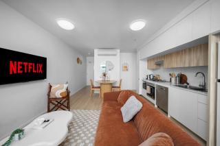 2BR Apt in Proximity Hamilton with Carpark - 3