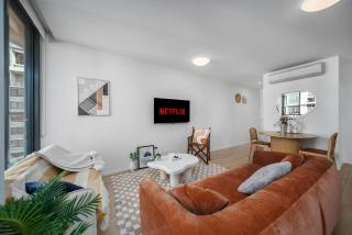 2BR Apt in Proximity Hamilton with Carpark - 5