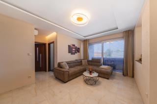 2-Bedroom Apartment with Balcony and Parking - 7