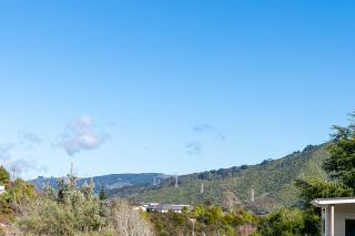 Modern 1 Bed Smart Flat in Upper Hutt with Full Kitchen, Parking - 5 minutes to Brewtown - 6