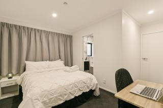 Modern 1 Bed Smart Flat in Upper Hutt with Full Kitchen, Parking - 5 minutes to Brewtown - 7