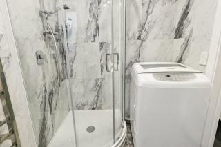 Modern 1 Bed Smart Flat in Upper Hutt with Full Kitchen, Parking - 5 minutes to Brewtown - Upper Hutt - 3