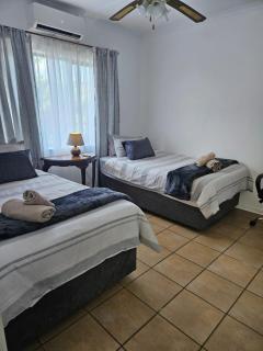 Hillton Manor Guest House - 8