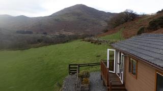 Cosy Cabin with Panoramic Windows & Mountain Views - Ty Pren - 1