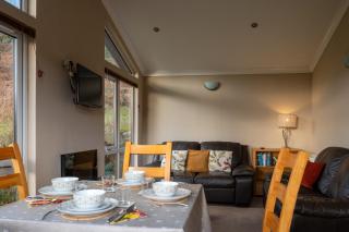 Homely Mountain Farm Lodge at Perthi - 6
