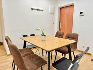 Modern 3 Bedroom Apartment with Balcony - 5