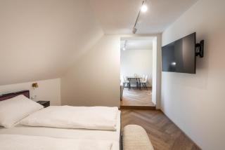 SISTERS Haus Hotel Garni - 9