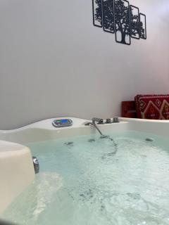 App Chic & Jacuzzi à Bourgogne près de la Corniche - 7