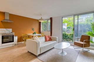 Roxane spacious 3-Bedroom Apartment with Terrace and Parking Just Steps - 0