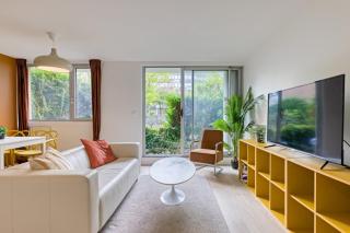 Roxane spacious 3-Bedroom Apartment with Terrace and Parking Just Steps - 6