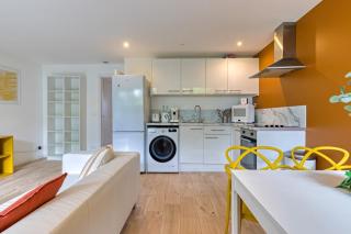 Roxane spacious 3-Bedroom Apartment with Terrace and Parking Just Steps - 3