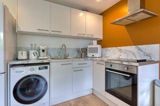 Roxane spacious 3-Bedroom Apartment with Terrace and Parking Just Steps - 1