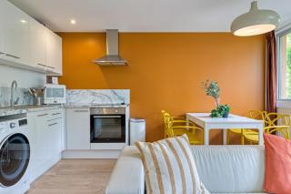 Roxane spacious 3-Bedroom Apartment with Terrace and Parking Just Steps - 5