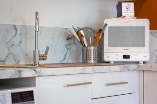 Roxane spacious 3-Bedroom Apartment with Terrace and Parking Just Steps - 2