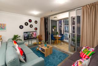 Retro Mania Brisbane CBD Sleeps 6 Car park included - 0