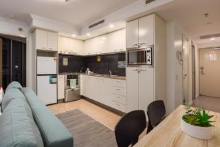 Retro Mania Brisbane CBD Sleeps 6 Car park included - 6