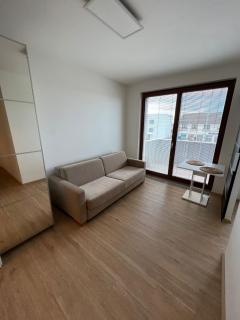 Bright & Cosy 1-Bedroom Apartment with Balcony - 9