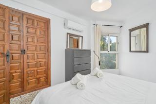 Bright and Spacious 2 Bed Apt - 1