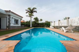 Villa Cosmos chalet con gran piscina y jardin privado - 3