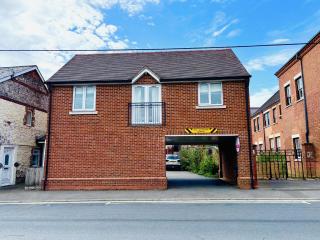 Bright and Spacious Apt in Historic Ludgershall - Ludgershall - 1