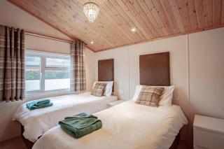 Lakeside 1, White Cross Bay, mid way between Ambleside and Windermere with hot tub - 6