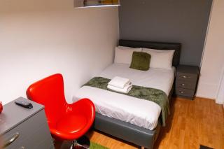 Group Getaway, 13 Guests, 3 Baths, Free Parking, Wolverhampton - Wednesfield - 6