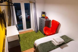 Group Getaway, 13 Guests, 3 Baths, Free Parking, Wolverhampton - Wednesfield - 2