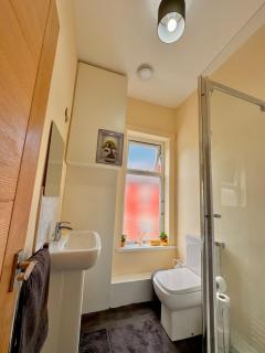 Cosy 4 bedder house near Manchester city centre - 8