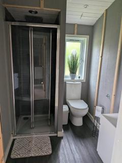 Tranquil Cabin Retreat in Welshpool - 7