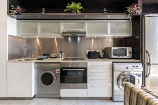 Modern Studio with Pool, Parking and King Bed in Historic Cape Town City Centre - 7