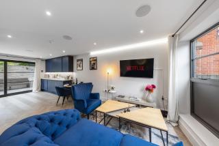 Coach House - 3