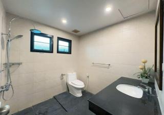 3 Bedroom Renovated Villa 3 minutes to the beach - 2