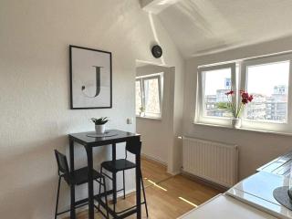 City Apartment-best Location! - 3