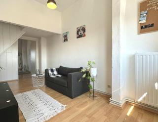City Apartment-best Location! - 4