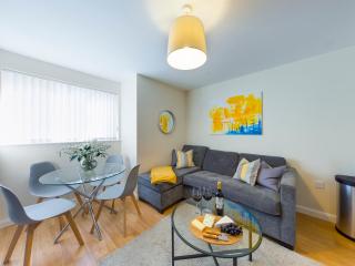 Bright 2 Bedroom Apartment in Marston, Near John Radcliffe Hospital & University Parks - 0