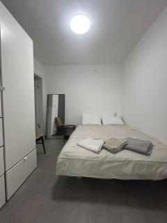 Slomo Place - 3