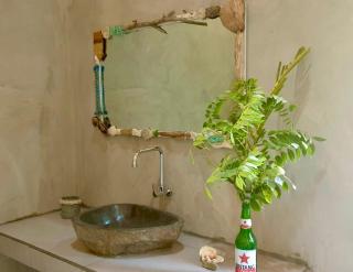 Slow Loris Cabin - 9