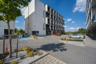 Elegant Studio with Air Conditioning Near the Airport in Wroclaw by Noclegi Renters - Wrocław - 3