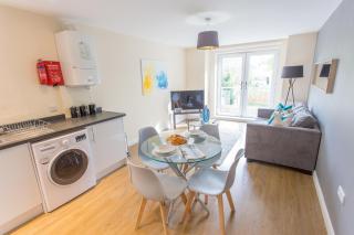 Modern 2 Bedroom Apartment with Parking, Near Headington Hospitals & Oxford Brookes - 1